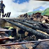 A fuoco il tetto in ristrutturazione, inagibili due alloggi