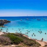 Isole Egadi: un viaggio tra acque cristalline e tradizioni millenarie nell’arcipelago siciliano