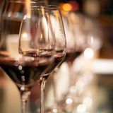 La Gen Z preferisce i vini rossi, ancor meglio se in lattina