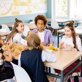 Scuole al via, il Comune “agevola” la mensa. Ecco chi sarà esentato o avrà riduzioni del canone