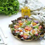 Insalata mista con verdure e fiocchi di latte