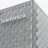 La República de los Tonnntos: El "cómplice en el plagio" de la tesis de Pedro Sánchez, asciende en Telefónica