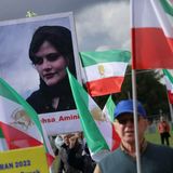Iran, morte cerebrale per Armita Garavand. Condanne a 13 e 12 anni per due giornaliste del caso Amini