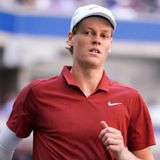 Tennis, US Open: Sinner agli ottavi. Cobolli si ritira e il derby italiano va a Musetti