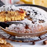Torta di mele caramellate e noci cotta in padella