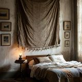 Sir Walter Scott - The Tapestried Chamber