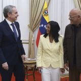 Tertulia de Cuesta: Las negociaciones de Delcy en Barajas, el cerco a Zapatero y el pago del PSOE a las cloacas