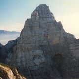 Grave una alpinista bassanese precipitata per dieci metri: trattenuta dal compagno con la corda