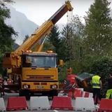 Camion fuori controllo sulla SP350: due autogru lo recuperano dal fossato. Video
