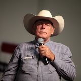Wayne Talks To Guest Cliven Bundy, Who's Now A Free Man!