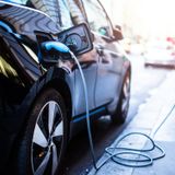 Auto elettriche, mercato fermo al 4,2%. Pronti incentivi per il 2024