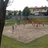 Giovani insolenti intorno al campo da beach della parrocchia. “Siamo delusi, costretti a recintarlo”