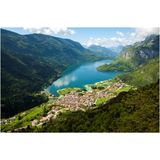 Molveno l’angolo di Trentino dove il lago incontra le Dolomiti