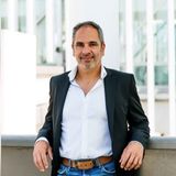 La Teoría de los Iguales: Por Qué Conectamos Mejor con Quien Se Nos Parece