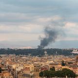 #576 Roma arde, primari fuggono dal pubblico, detenuti a Velletri incendiano materassi e altre storie di Roma