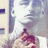Eros Ramazzotti. Il cantautore, con la fidanzata Dalila, è tornato a Roma e proprio nel suo quartiere, per visitare il murale a lui dedicato