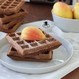 Waffle al cioccolato con pere