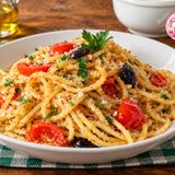 Pasta con la mollica Pomodorini e Olive Nere