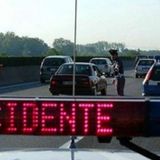 Tamponamento fra tre mezzi pesanti in A4: un ferito grave, chiuso per due ore il casello di Montebello