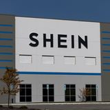 Ultra fast fashion: mentre in Francia sbarca Shein, l’Italia cerca di mettere un freno