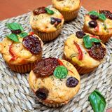 Muffin salati alla mediterranea.