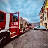 Condominio a fuoco: una persona intossicata