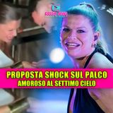ALESSANDRA AMOROSO, PROPOSTA SHOCK SUL PALCO: spunta l’anello davanti a tutti!