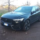 Volvo XC60 T6 AWD Plug-in Hybrid: test drive di un SUV premium elettrificato