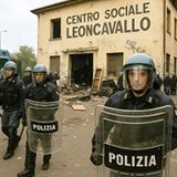 Sgomberato il centro sociale Leoncavallo