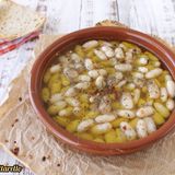 Fagioli conditi con olio e peperoncino