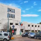 Cominciata la demolizione del vecchio ospedale: al suo posto un’area verde