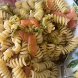 Pasta zucchine e salmone affumicato