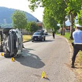 Auto si ribalta in strada, ferita coppia di anziani a bordo di una Fiat 500