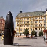 L'enigmatico orologio di Brno che regala biglie di vetro agli avventurieri urbani