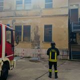 A fuoco un cestino nei bagni: fumo e pompieri al liceo Martini. Scuola evacuata