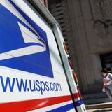 El cartero llama dos veces: USA suspende reformas al correo postal.