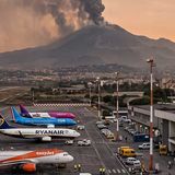 Eruzione Etna: ancora disagi all’aeroporto di Catania. Stop ai voli fino a domani