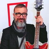 Marco Masini. "Il giorno di Natale", del 2000, è un brano natalizio con un forte messaggio di solidarietà e comprensione verso il prossimo.