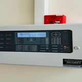 How smoke detectors and fire alarm systems work together