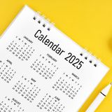 Calendario scolastico 2025: 34 giorni di vacanza con soli 10 giorni di ferie