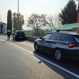 Si schianta con l’auto rubata e tenta la fuga a piedi: 30enne denunciato per ricettazione