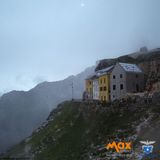 Follie di luglio, il maltempo porta la neve sul Pasubio. E le temperature crollano