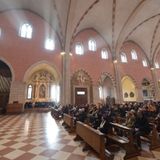 Oltre 60mila fedeli hanno omaggiato il Papa. Sabato i funerali