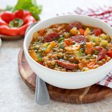 Zuppa di lenticchie spagnola con chorizo