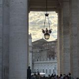 #743 Ancora il papa, Gualtieri si compiace, le rimesse se ne vanno e altre storie di Roma