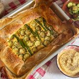 Torta salata veloce con hummus e verdure