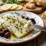 Primo sale marinato alle erbe aromatiche: l'antipasto estivo pronto in 10 minuti