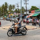 How to navigate Samui traffic on Honda Click 125?