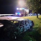L’Alfa 75 prende fuoco in strada: distrutta un’auto storica