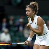 La tennista Jasmine Paolini vince la prima partita alle Olimpiadi e avanza nel tabellone